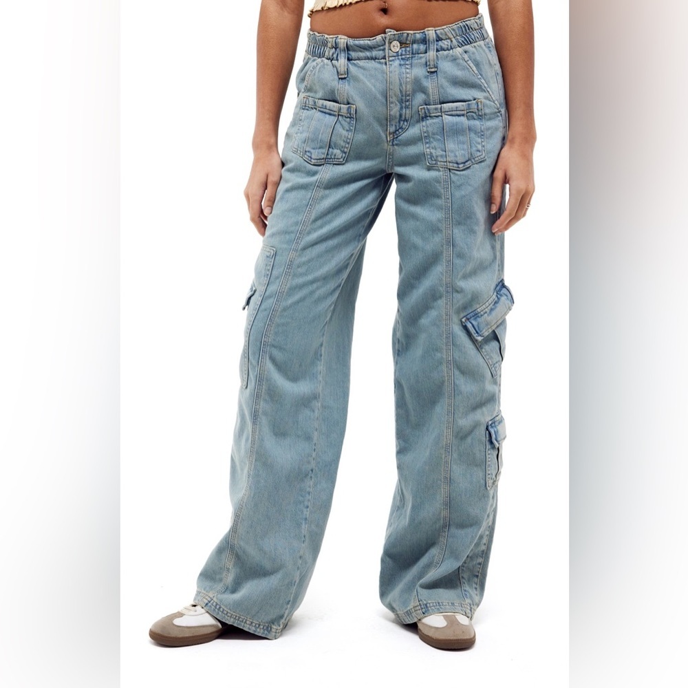 BDG Urban Outfitters Y2K Cargo Jeans Bleached Denim Wide Leg Size 28 - Picture 1 of 10